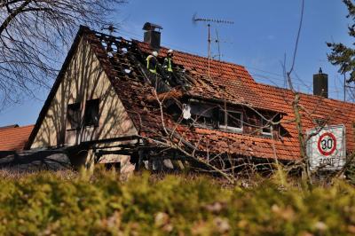 Schwaebisch Gmuend: Gaststaette mit Anbau brennt vollstaendig aus - Grosseinsatz mit 2 Drehleitern